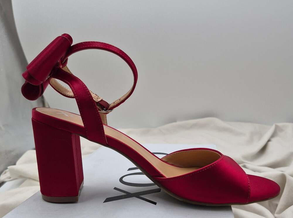 NEW XOXO Red satin block-heel dress sandals open toe decorative bow Women size 8